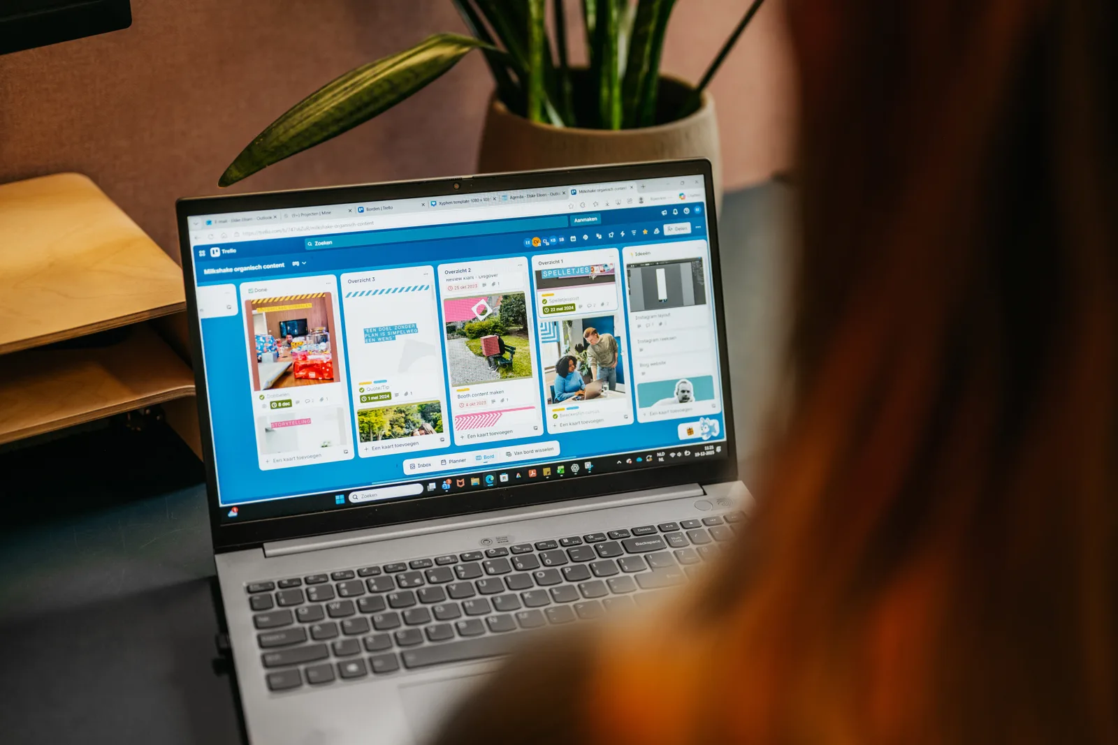 Contentplanning op een Trello-board tijdens het maken van social media content