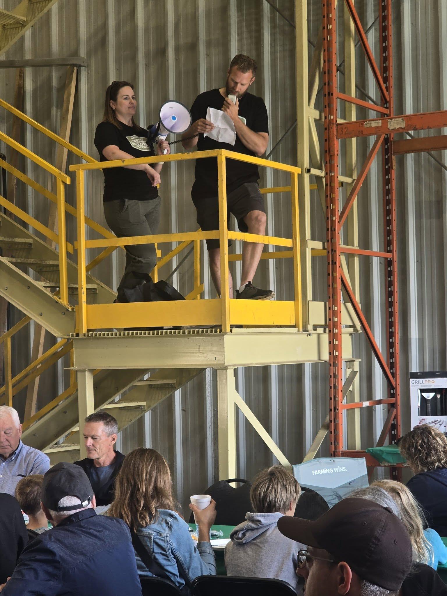 The variety presentation from the plant platform above the crowd