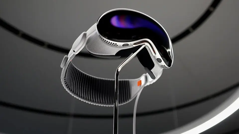 What applications might the fashion sector have for Apple’s new Vision Pro headset? 