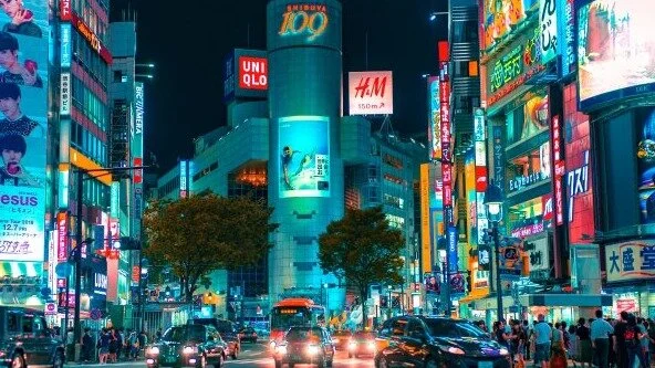 Weak yen currency drives a surge in luxury shopping among tourists in Japan