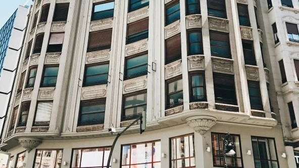 Luxury brands choosing increasingly large physical retail spaces in Europe, new report indicates