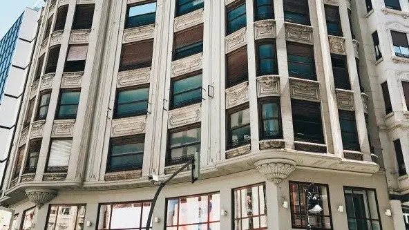Luxury brands choosing increasingly large physical retail spaces in Europe, new report indicates