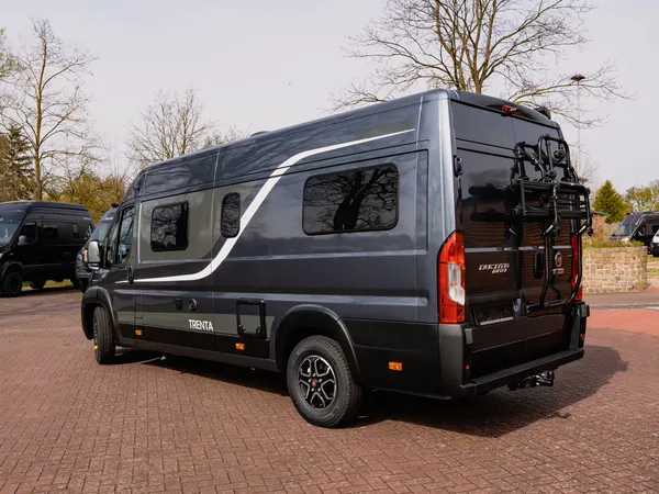 Trenta 640 – Trenta 640 Kastenwagen, Heck und Seite mit Fahrradträger