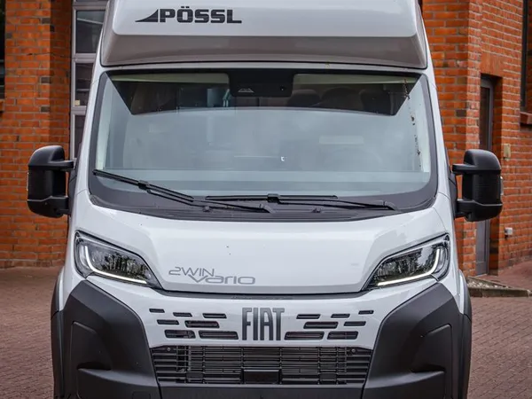 2Win Vario – Vorderansicht eines Pössl 2Win Vario Reisemobils auf Fiat Ducato Basis.