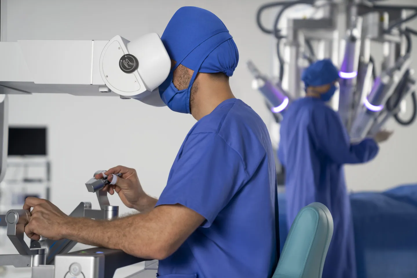 Surgeon at the SHURUI console in an operating room