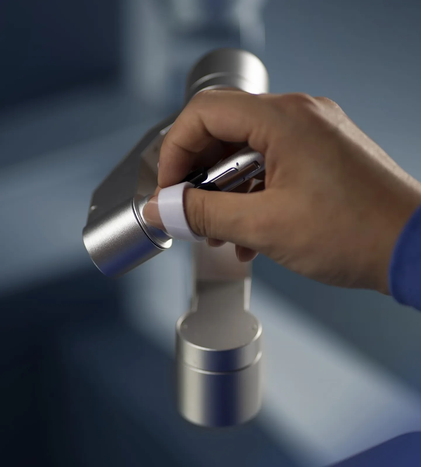 Hand holding a SHURUI continuum instrument