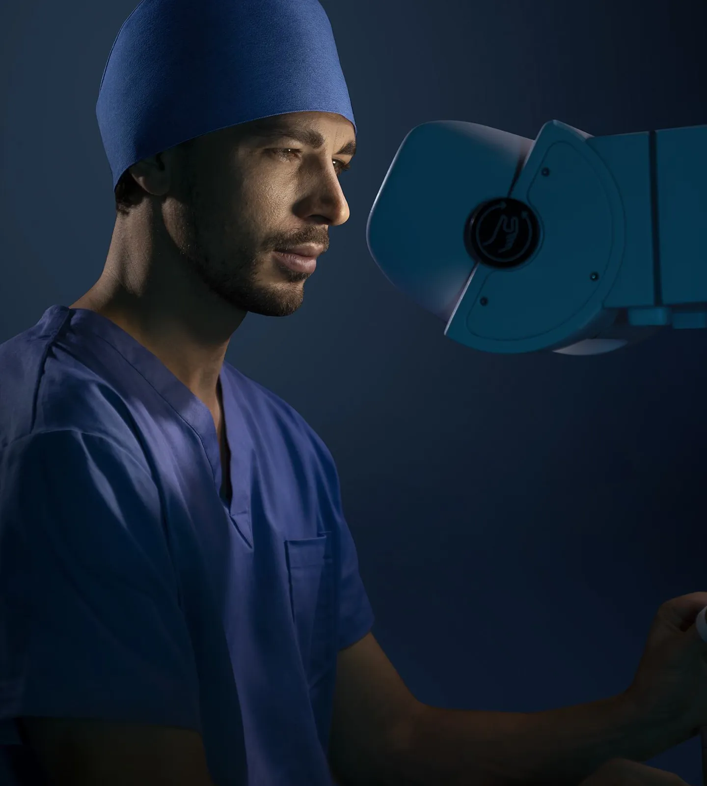 Surgeon at the SHURUI console