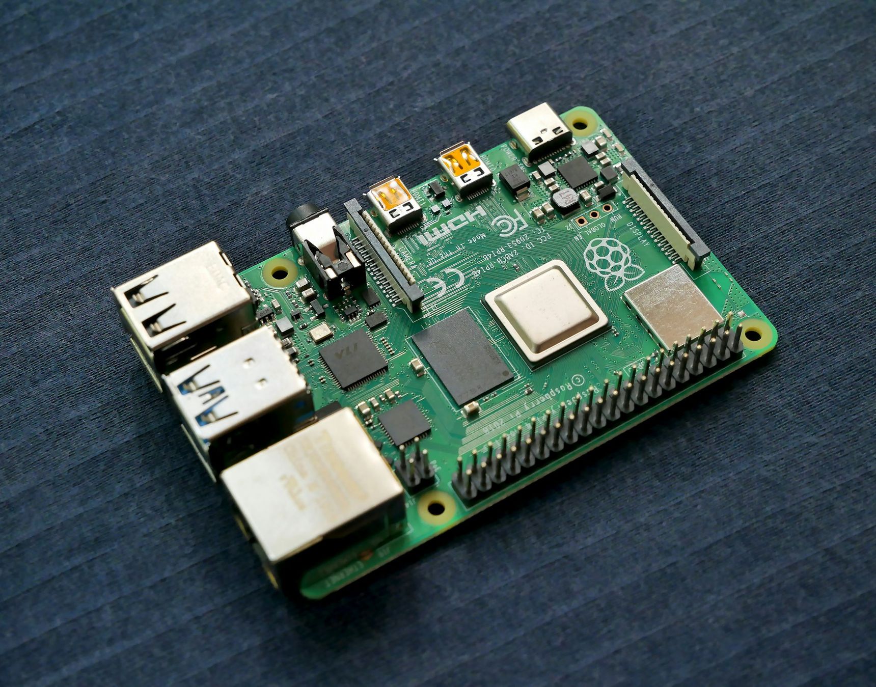 Computerbordje met elektronische componenten