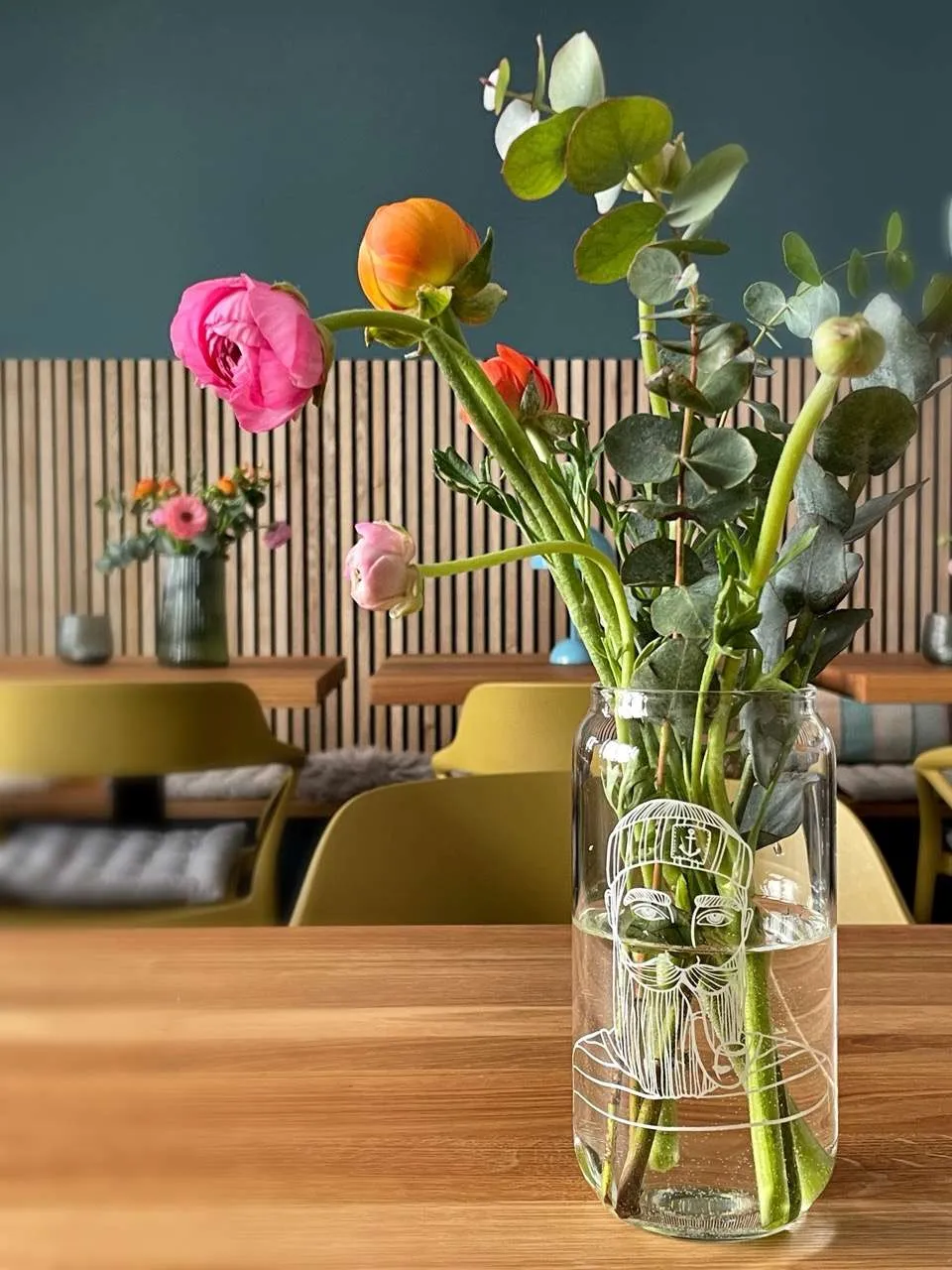 Die Zwölf: Raum für Begegnung im The Green