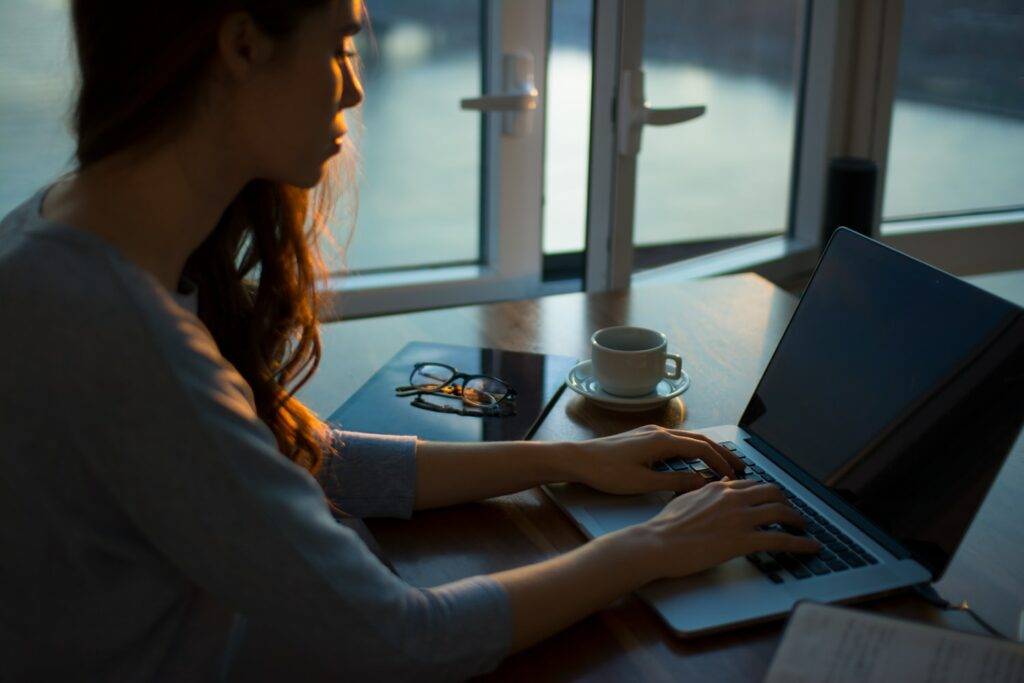 girl at laptop