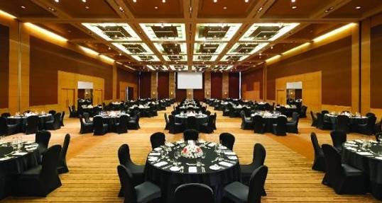 Hult to Host CSR Evening with Akanksha Hazari