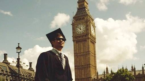 Male-standing-infront-of-beg-ben