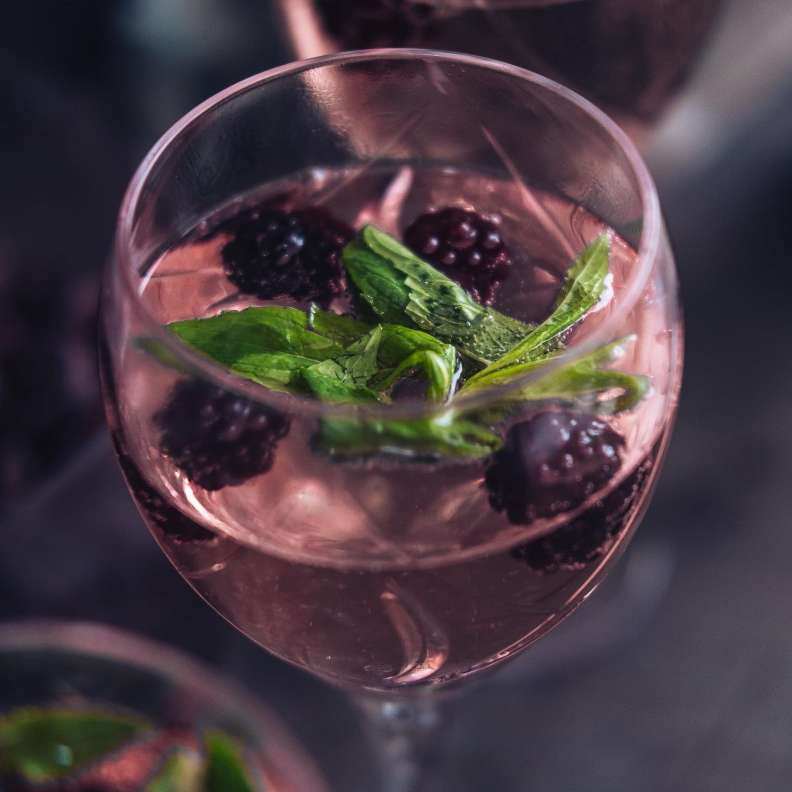 Frische Brombeere dusk-delight-drink-mit-brombeere.jpg