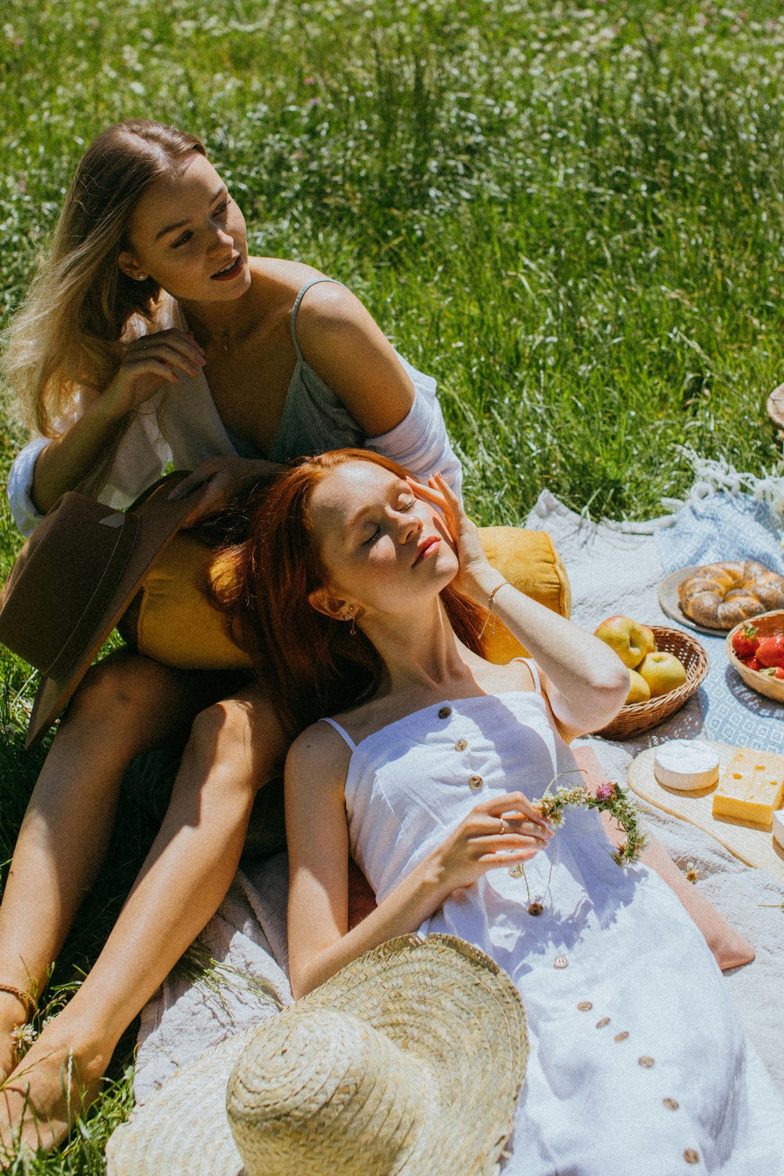 Gemeinsam genießen peachy-bliss-freundinnen.jpg