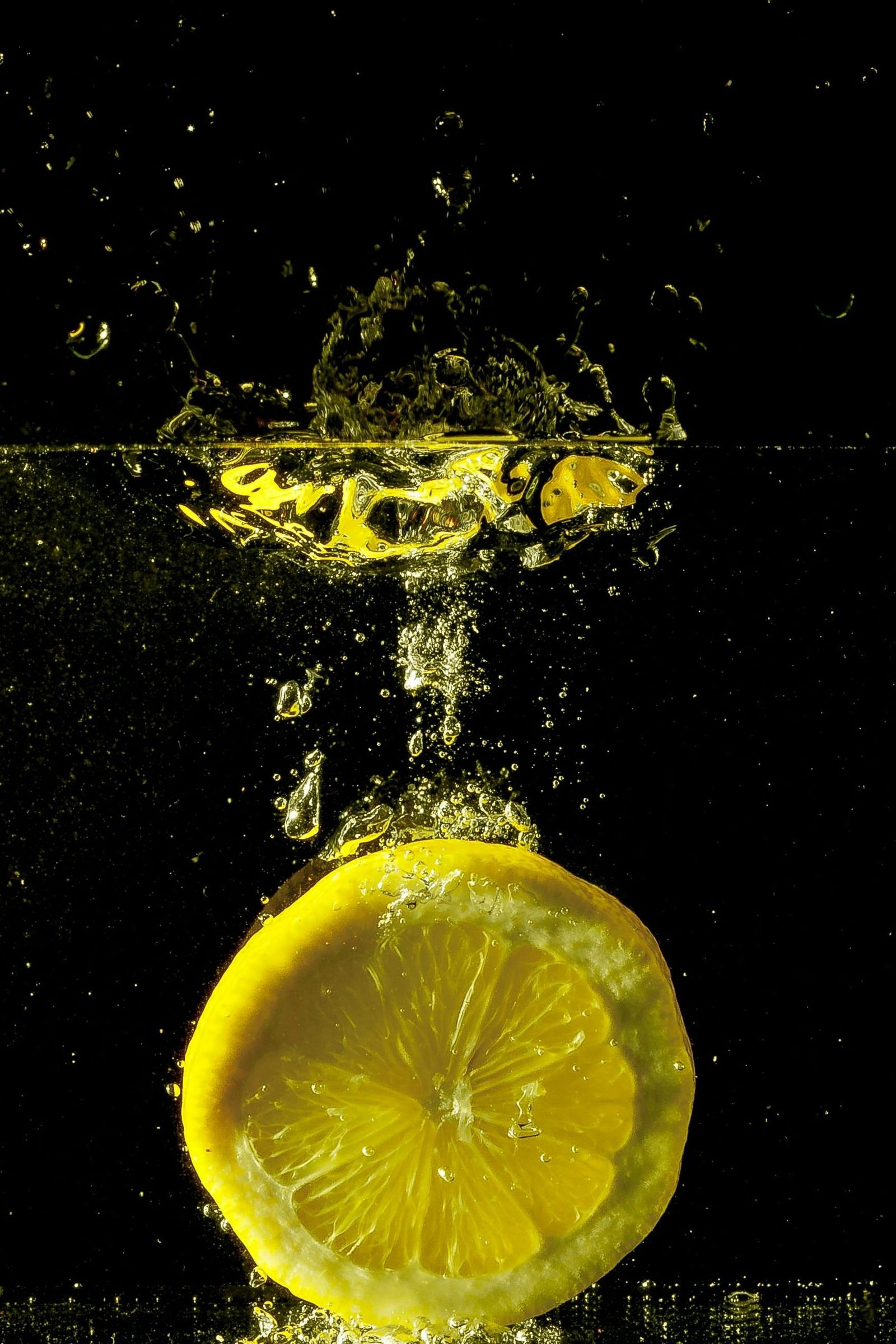 Spritzige Zitrone black-lemon-spritzige-zitrone.jpg