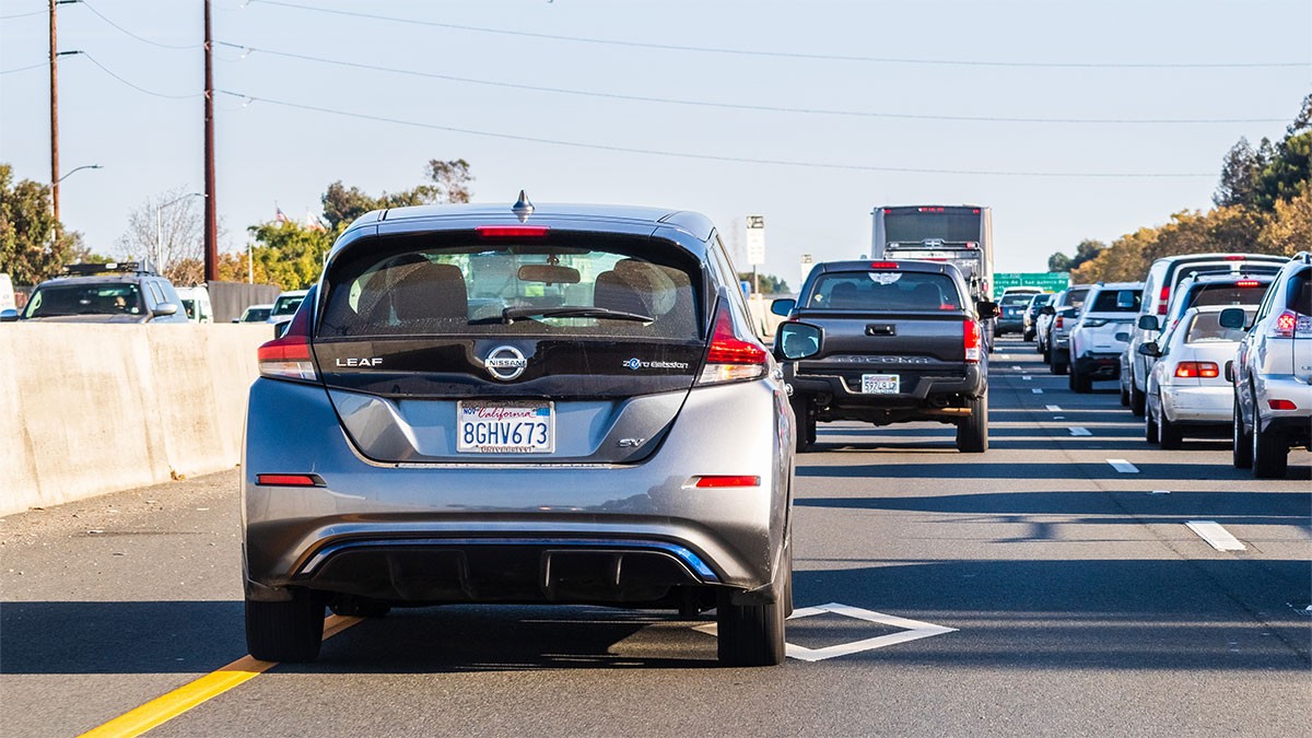A Nissan Leaf in traffic