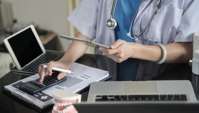 How Much Does a Doctor Visit Cost With and Without Insurance?