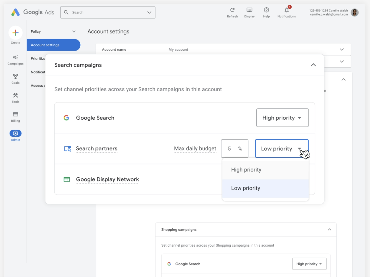 Google-Ads-Kontoeinstellungen zur Priorisierung von Google Suche, Suchpartnern und Google Displaynetzwerk mit den Optionen „High priority“ und „Low priority“.