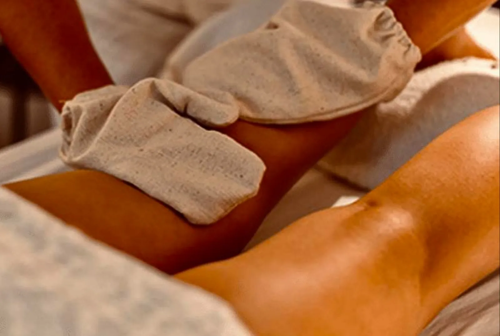 Garshan – Seidenhandschuhmassage