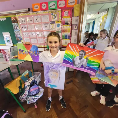 3rd Class pupils holding up their Getting to Know Me artwork (photo 4 of 14)