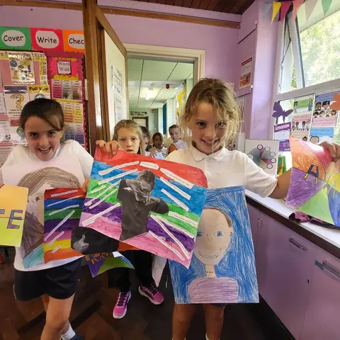 3rd Class pupils holding up their Getting to Know Me artwork (photo 8 of 14)