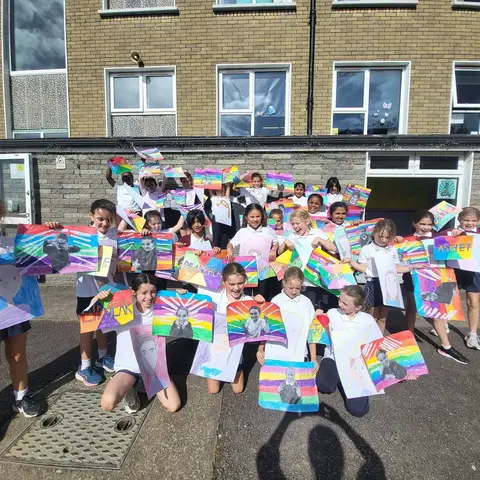 3rd Class pupils holding up their Getting to Know Me artwork (photo 2 of 14)