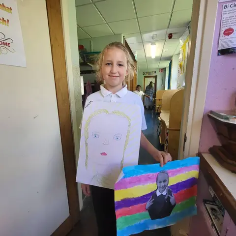 3rd Class pupils holding up their Getting to Know Me artwork (photo 14 of 14)