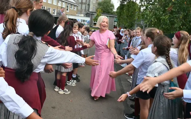 Pupils lining the yard to give Elma a guard of honour on her retirement