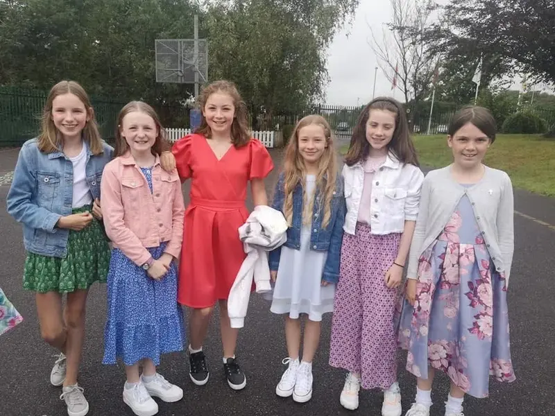 Pupils dressed up on the school yard on their Confirmation day