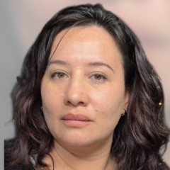 Portrait of Aura Maria David, a mobile hairstylist in Kelowna