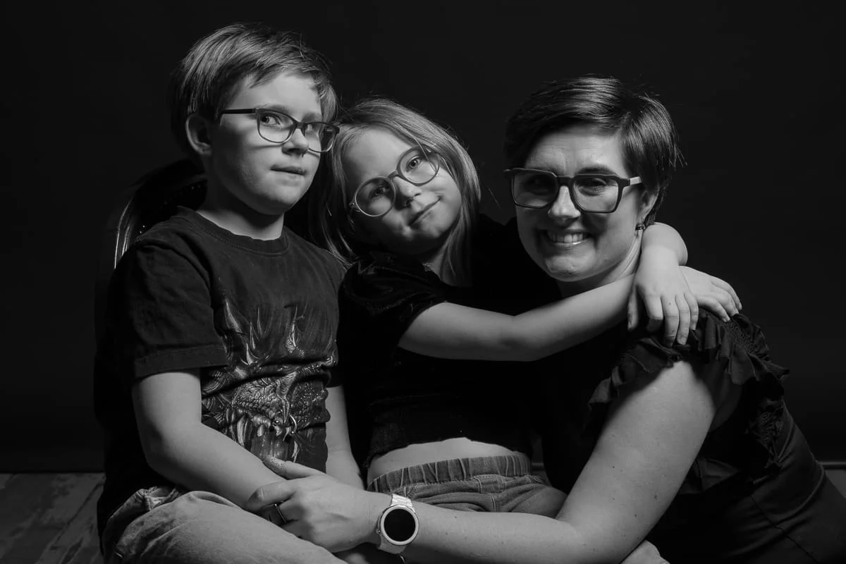 Fotografia czarno-biała – dlaczego emocje są lepiej widoczne bez koloru?