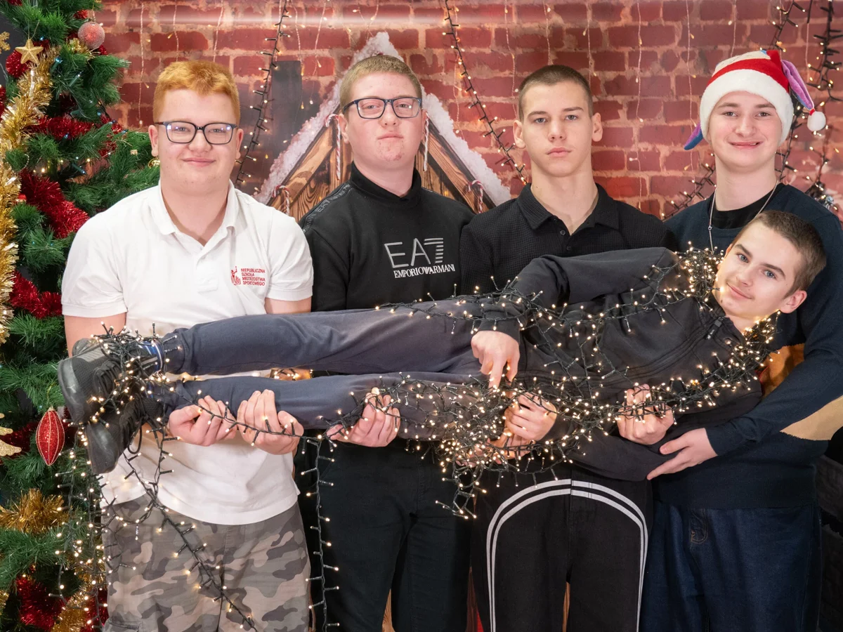Fotografia szkolna na koniec roku – jak stworzyć pamiątkę, do której chce się wracać?