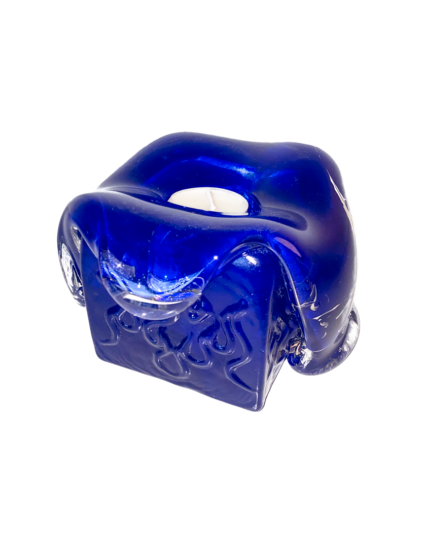 Syrup candleholder in cobalt blue glass with a tealight