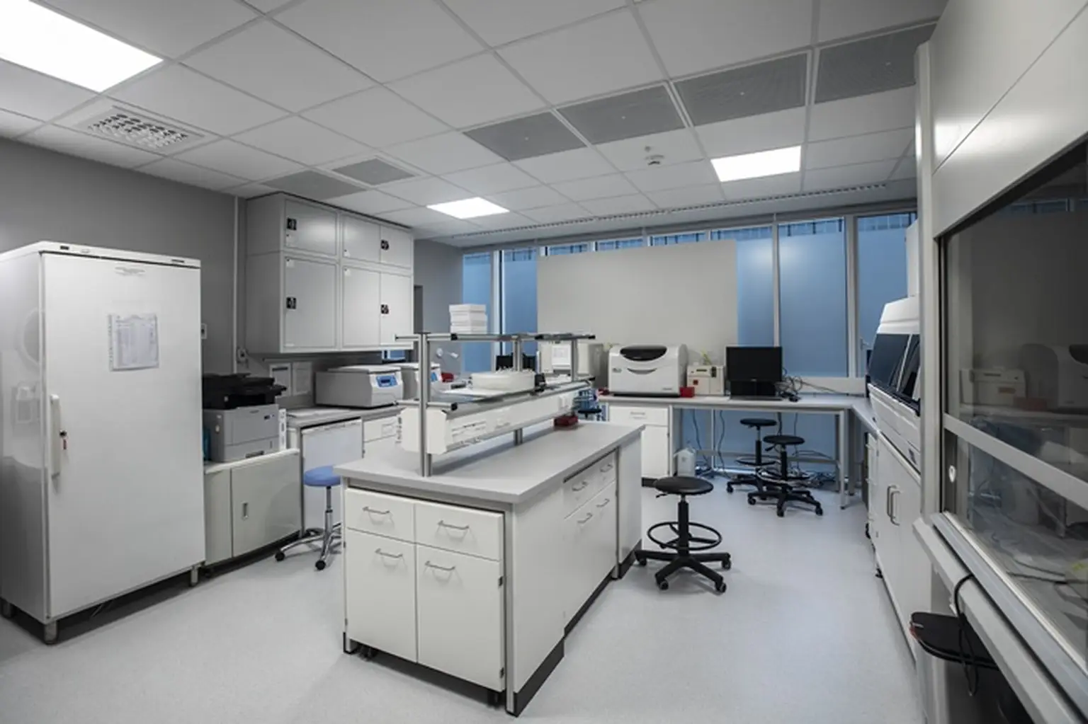 Lab room in medical facility MTZ Pratia
