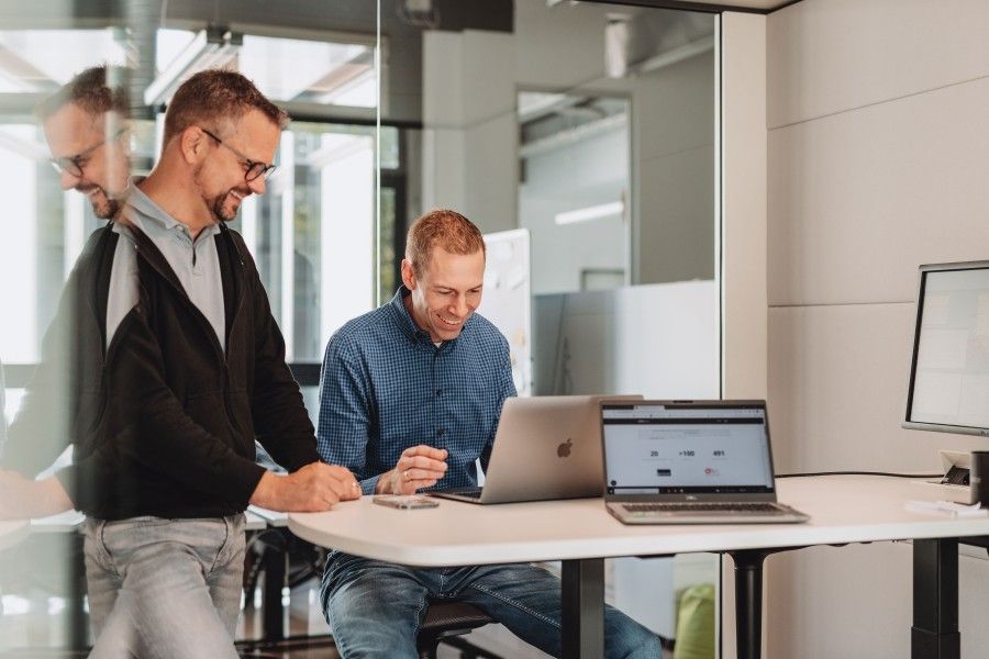 Markus und Sören arbeiten