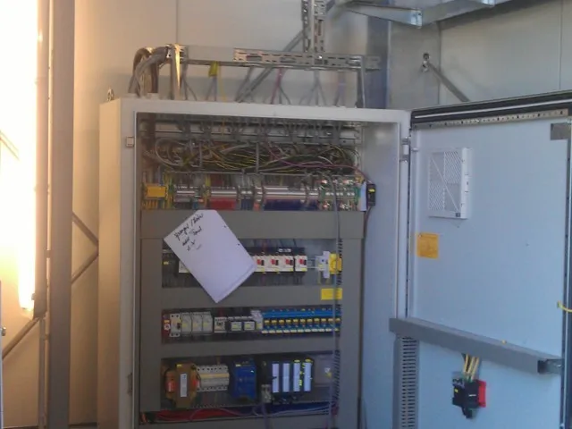 Service an Schaltschrank