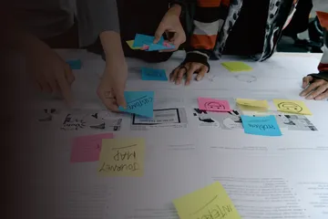 Equipo de desarrollo remoto de Bonzzay creando un producto digital funcional en 90 días