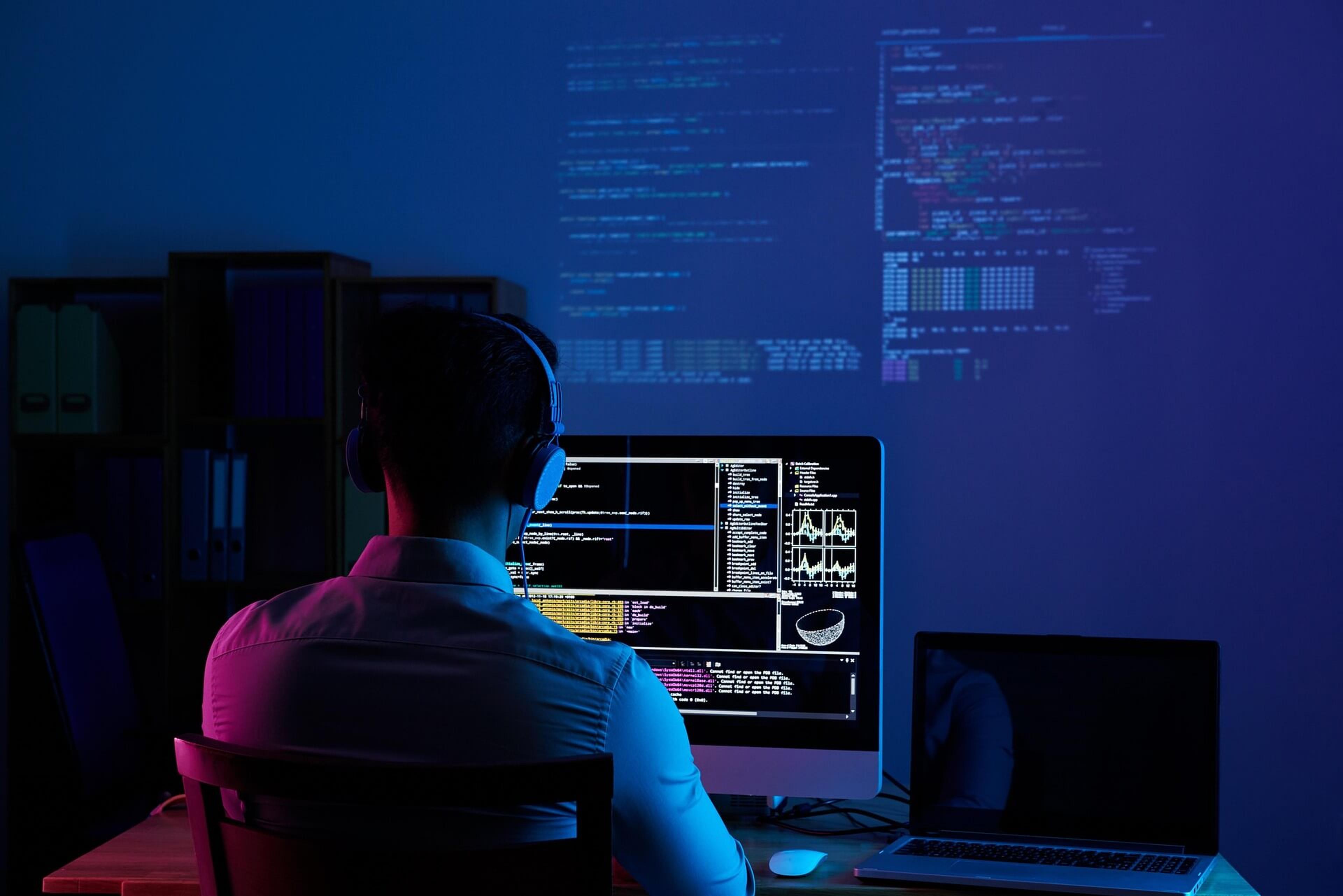 https://a.storyblok.com/f/296658/1920x1281/bd568b3267/blockchain-outsourcing-title.jpg