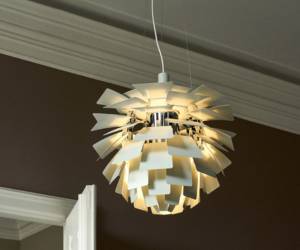 Weiße PH Artichoke Pendelleuchte von Louis Poulsen mit warmem Lichtschein