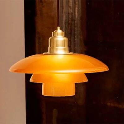 Dette billede viser en ravfarvet PH 3½-3 Limited Edition pendel fra 2017