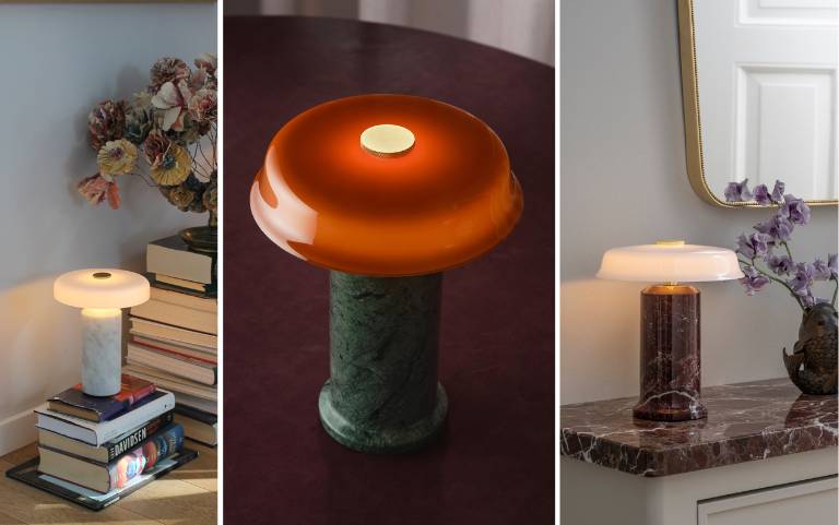 Skulpturale Tischleuchten mit farbigen Glasschirmen und Marmorsockel, warm inszeniert in eleganten, ruhigen Interieurs..