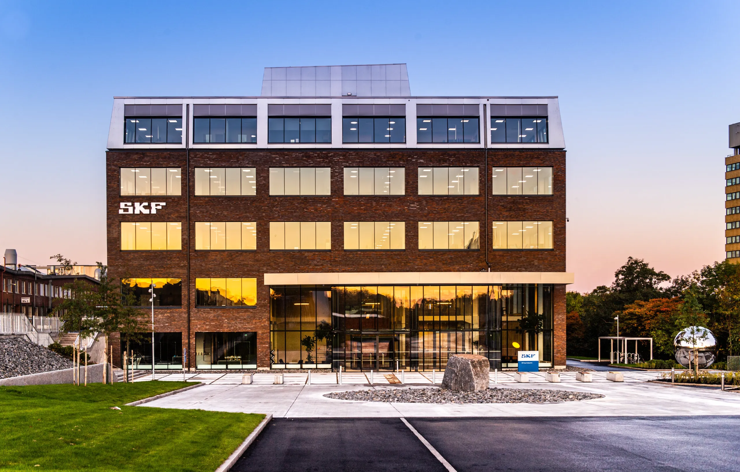 SKF Powers Service Excellence with TecCom Managed Data hero image
