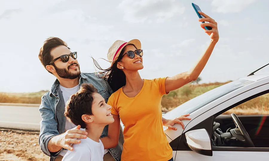 Mobile_Familie_Auto_Selfie_1000x600