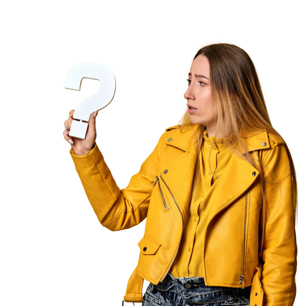 Junge Frau in gelber Lederjacke hält Fragezeichen-Symbol - Symbolbild für Fragen zur Entspannung