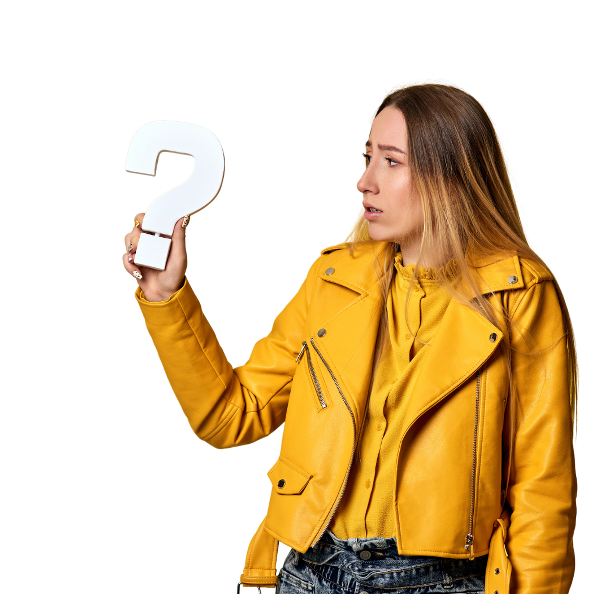 Junge Frau in gelber Lederjacke hält Fragezeichen-Symbol - Symbolbild für Fragen zur Entspannung