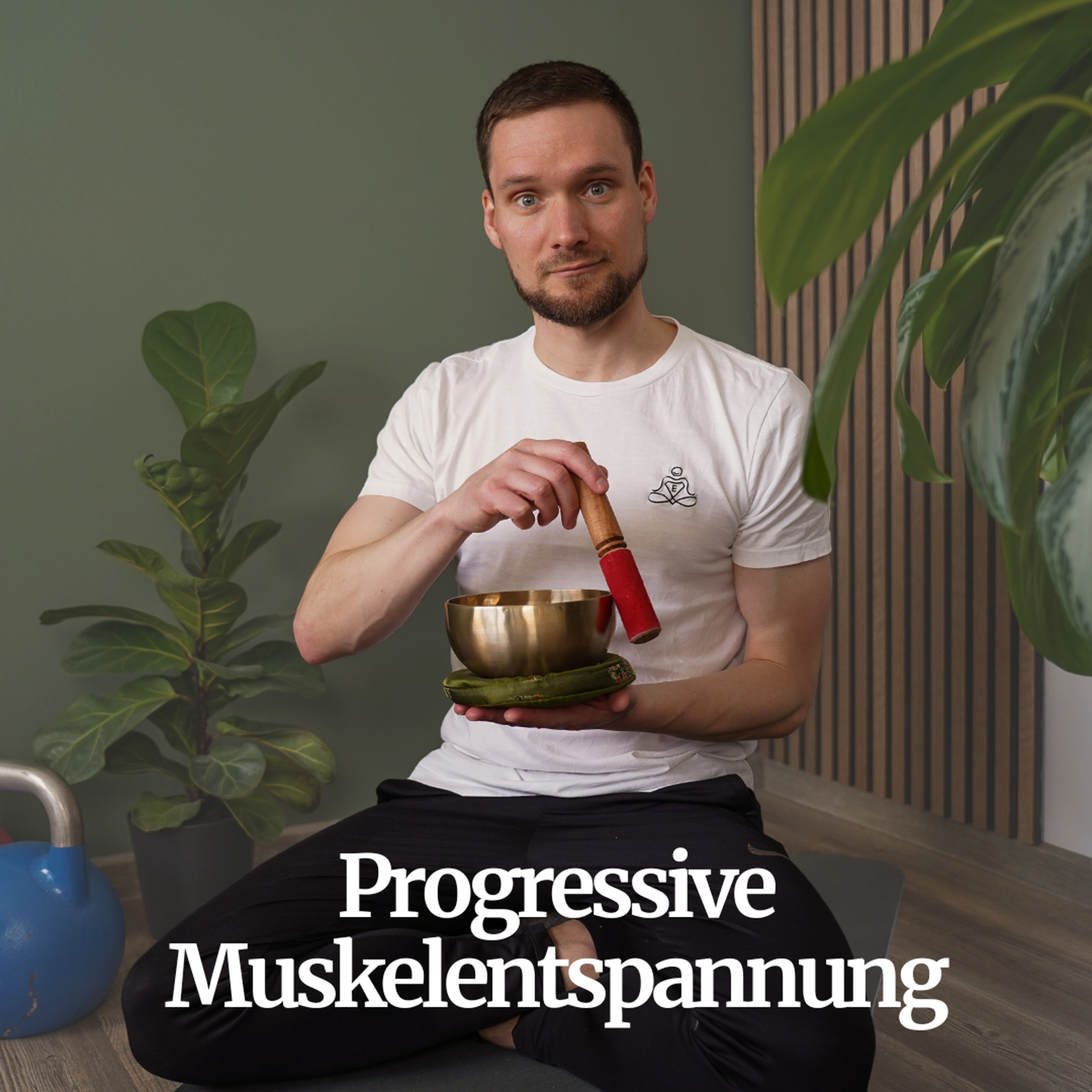 A person sitting cross-legged, holding a singing bowl with a mallet, surrounded by plants. "Progressive Muskelentspannung" text overlays the image.