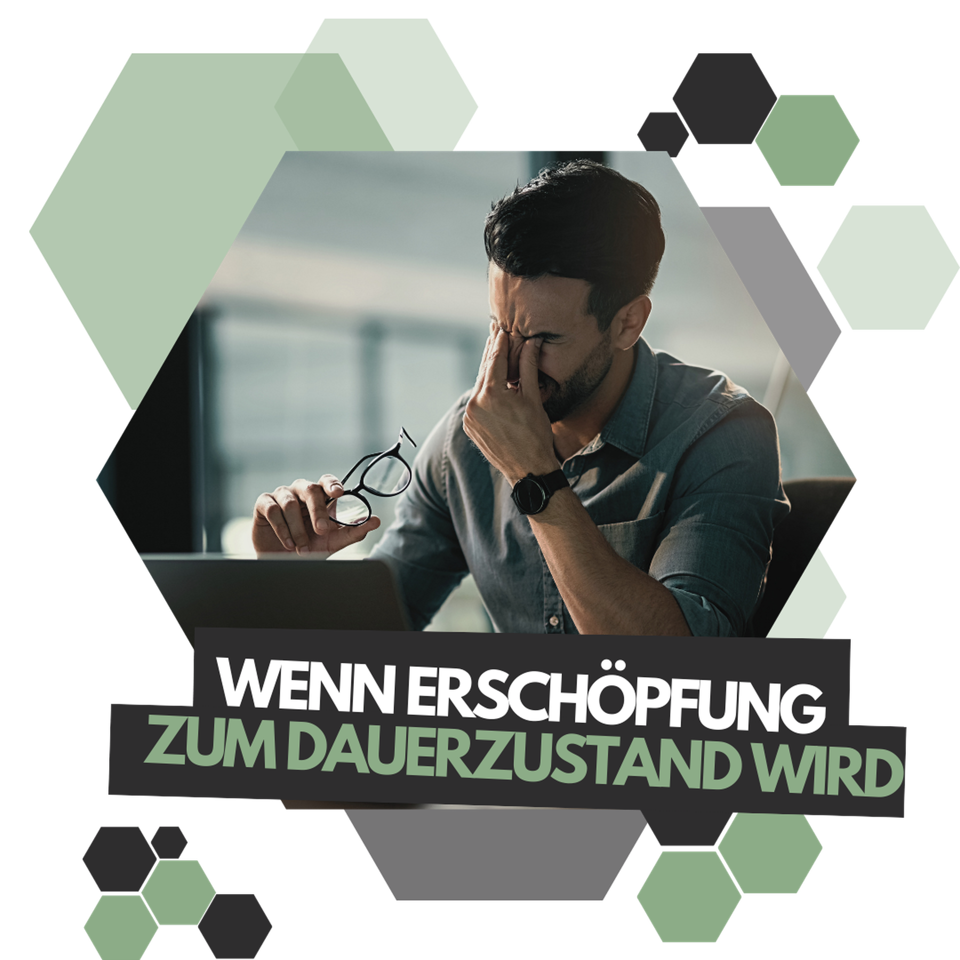 Mann mittleren Alters sitzt in Büro und hat Kopfschmerzen