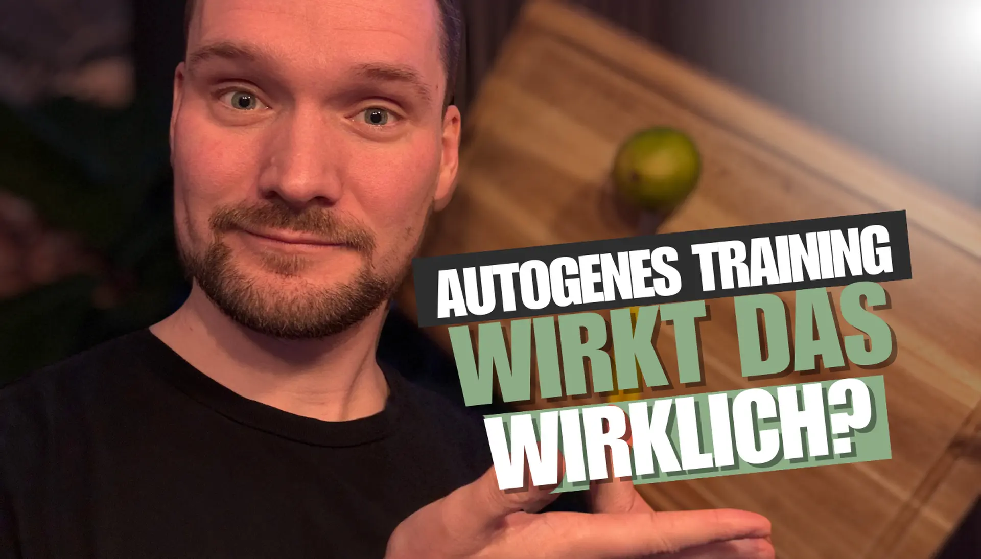 Johannes mit skeptischem, fragendem Blick - Frage zur Wirksamkeit von Autogenem Training