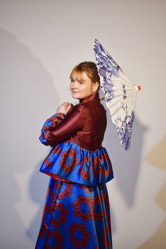Photo of female model in japanese-style dress holding parasol over shoulder