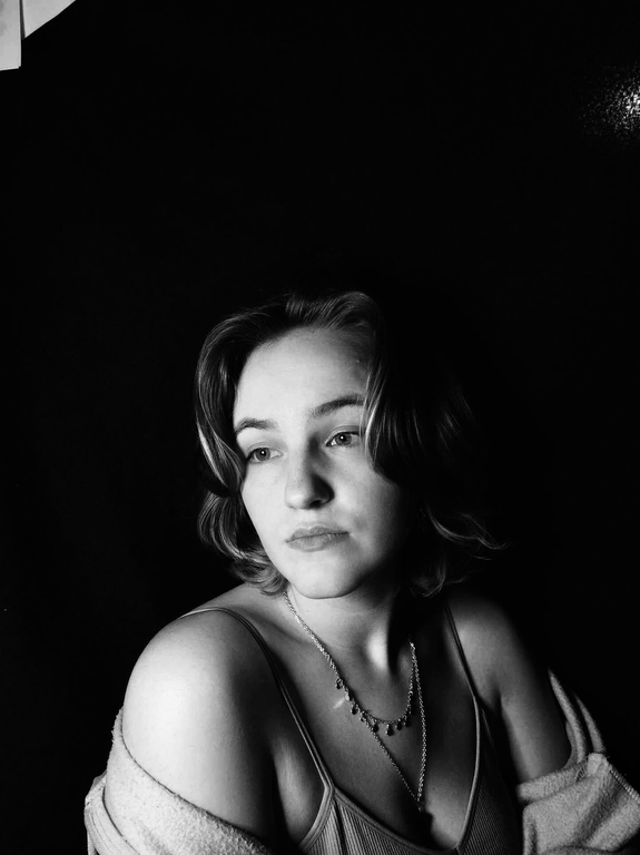 Maddie Schonningsen black and white portrait photo